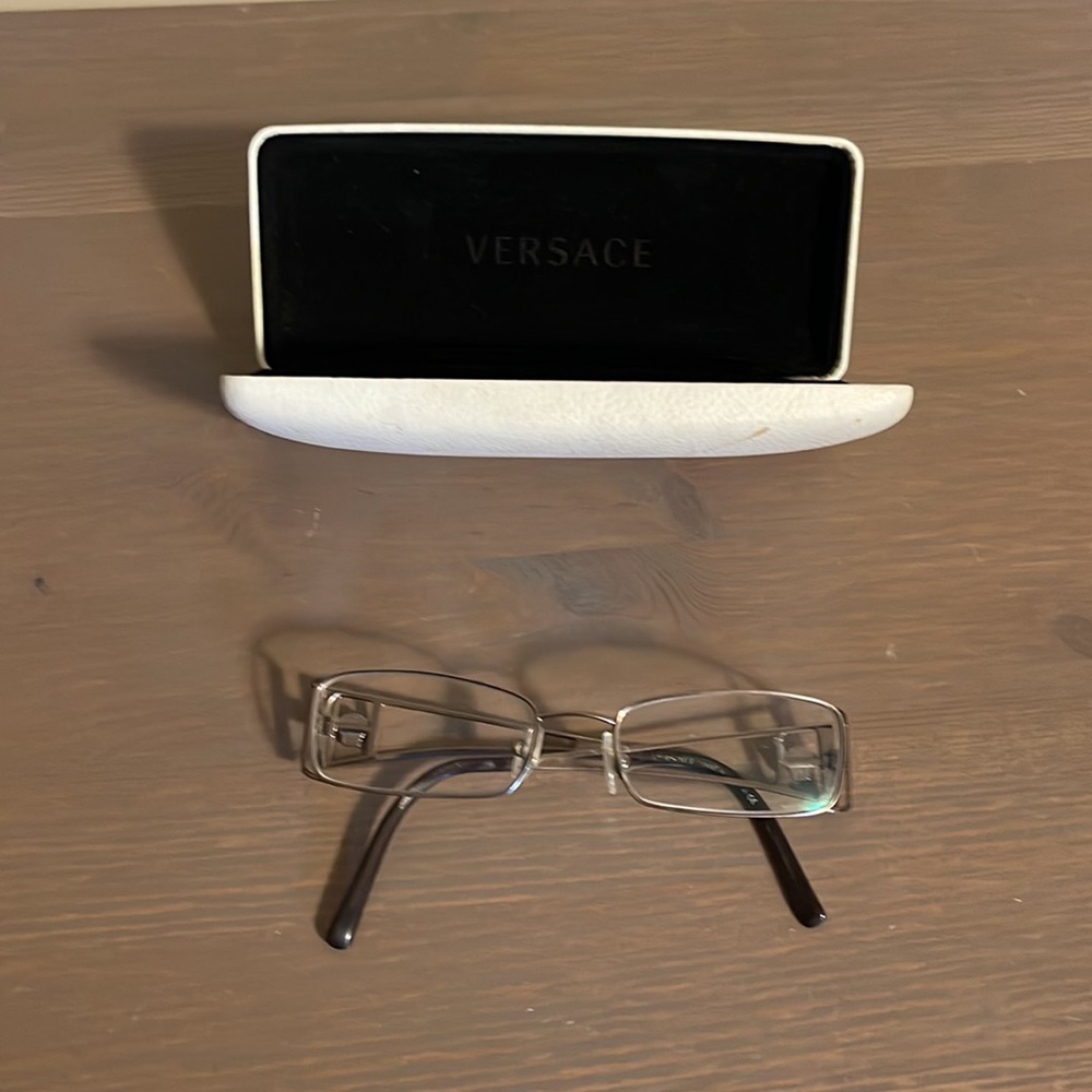 Versace “Mod” Vintage Eyeglasses with Hard Case - Picture 5 of 14